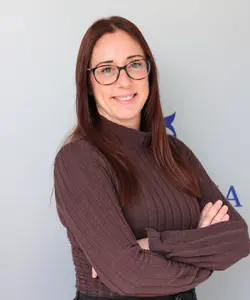 Alicia Granell, especialista en gestión de expedientes de vehículos en Málaga